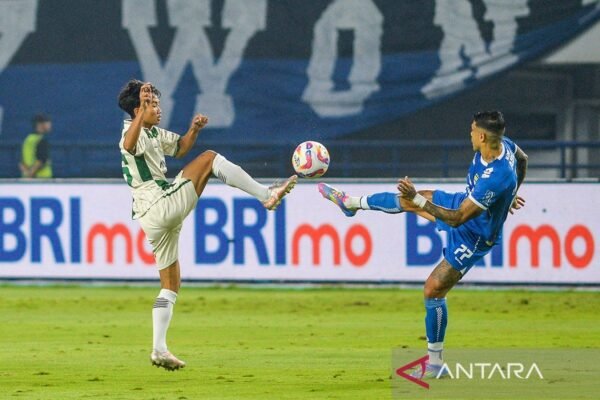 Persib Bandung Memerlukan Empat Poin Lagi untuk Mengamankan Gelar Juara Persib Bandung Memerlukan Empat Poin Lagi untuk Mengamankan Gelar Juara