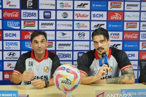 Pelatih Carlos Almeida Tak memberatkan Beban pada Tim Semen Padang