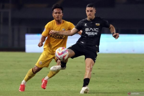 Alexis Messidoro Siap Mental Hadapi Pertandingan Melawan Persis Solo Alexis Messidoro Siap Mental Hadapi Pertandingan Melawan Persis Solo