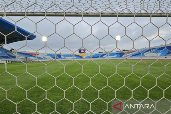 Arema FC Terima Sanksi Terkait Insiden Pelemparan Bus Persik Arema FC Terima Sanksi Terkait Insiden Pelemparan Bus Persik