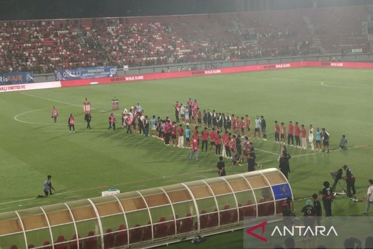 Perpisahan Bali United dengan Stefano Cugurra: Momen Tak Terlupakan