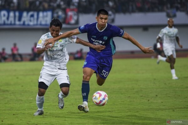 Hodak Puji Penampilan Tim Persib Walaupun Tak Meraih Kemenangan Hodak Puji Penampilan Tim Persib Walaupun Tak Meraih Kemenangan