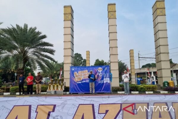 Berikut adalah beberapa alternatif judul untuk "Al Azhar Youth Soccer Cup diharapkan bisa dukung fondasi pembinaan":

1. "Piala Sepak Bola Pemuda Al Azhar: Membangun Fondasi Pembinaan Prestasi"
2. "Dukungan Fondasi Pembinaan Melalui Piala Sepak Bola Al Azhar"
3. "Al Azhar Youth Soccer Cup: Kunci Pengembangan Talenta Sepak Bola Muda"
4. "Mewujudkan Pembinaan Berkelanjutan dengan Al Azhar Youth Soccer Cup"
5. "Al Azhar Youth Soccer Cup: Sebuah Langkah Awal Menuju Pembinaan yang Kokoh"
6. "Mengukuhkan Fondasi Pembinaan Melalui Al Azhar Youth Soccer Cup"
7. "Piala Sepak Bola Al Azhar: Menyemai Benih Pembinaan Atlet Muda"

Silakan pilih salah satu atau sesuaikan sesuai kebutuhan!