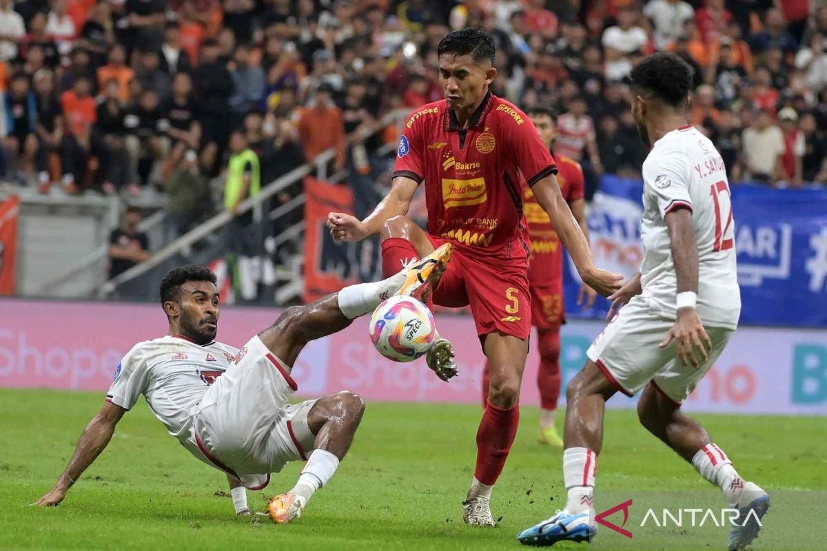 Gol Rizky Ridho ke Gawang Arema FC Masuk Nominasi Puskas Award 2025" dapat diubah menjadi:

"Rizky Ridho Raih Nominasi Puskas Award 2025 Lewat Gol Menakjubkan ke Gawang Arema FC