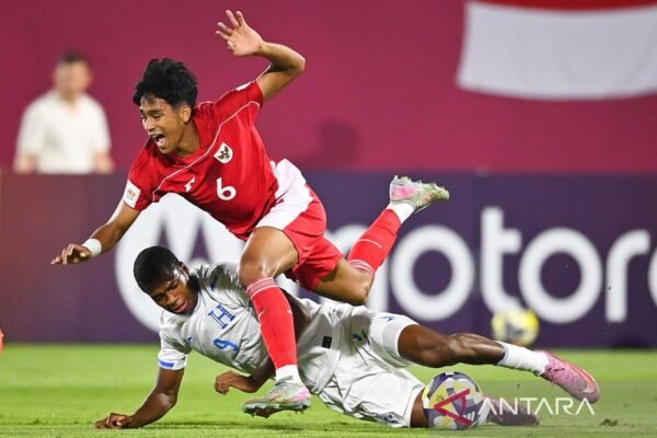 Berikut beberapa alternatif judul untuk "Rangkuman Perjalanan Timnas Indonesia di Piala Dunia U17 2025":

1. "Sorotan Perjalanan Timnas Indonesia pada Piala Dunia U17 2025"
2. "Rekap Petualangan Timnas Indonesia di Piala Dunia U17 2025"
3. "Menelusuri Jejak Timnas Indonesia di Piala Dunia U17 2025"
4. "Kisah Timnas Indonesia di Piala Dunia U17 2025: Sebuah Rangkuman"
5. "Laporan Lengkap Perjalanan Timnas Indonesia di Piala Dunia U17 2025"
6. "Timnas Indonesia di Piala Dunia U17 2025: Rangkuman dan Analisis"
7. "Perjalanan Tak Terlupakan Timnas Indonesia di Piala Dunia U17 2025"

Semoga salah satu dari judul-judul ini sesuai dengan yang Anda cari!
